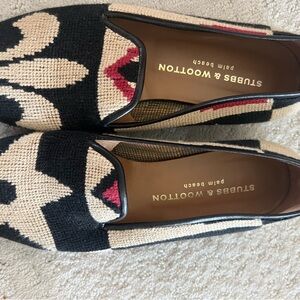 Stubbs & Wootton needlepoint crest black and cream women’s flats